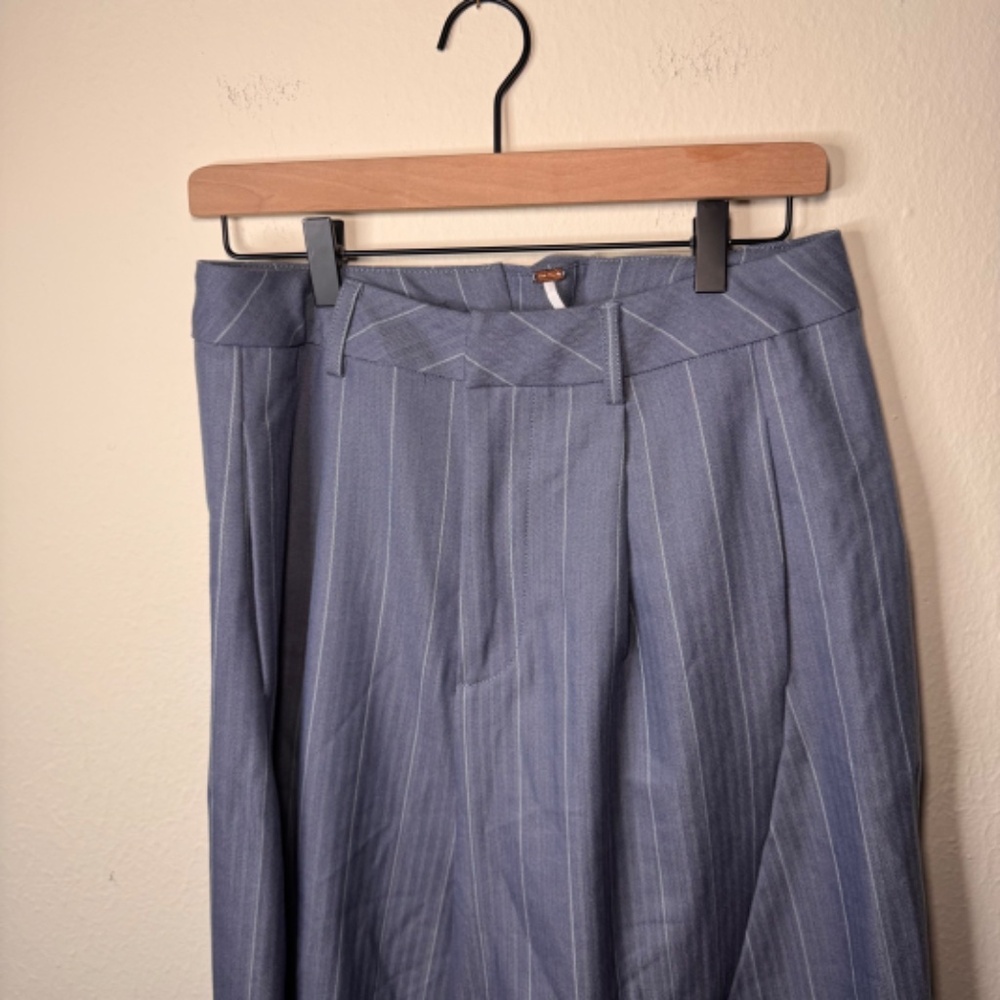 Free People Something About You Trouser Shorts Size 2 Grey Blue Pinstripe NWT - Picture 2 of 7